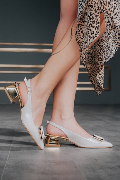 Kadın Tasarım Toka Kısa Topuklu Ayakkabı 