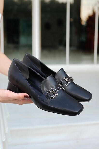 Kadın Kısa Topuklu Burnu Kapalı Topuklu Ayakkabı Dior 