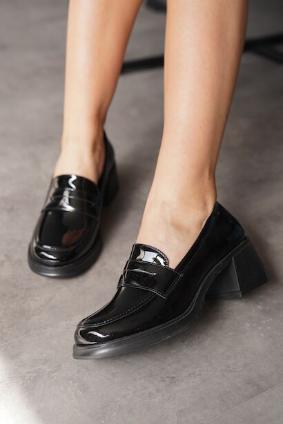 Kadın Kalın Topuk Loafer Poyli  Siyah Rugan 4