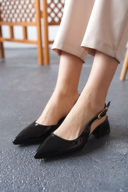 Kadın Sivri Burun Karnıyarık Kısa Topuklu Ayakkabı Romeo 