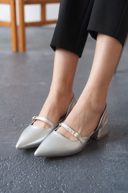 Kadın Arka Açık Tek Baret Kısa Topuklu Ayakkabı Alfa  Gümüş 4