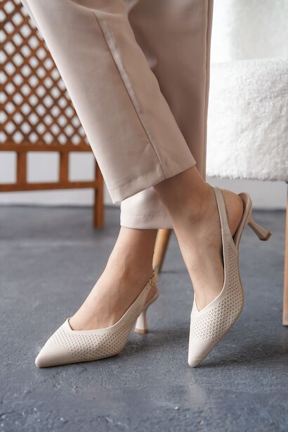 Kadın Arkası Açık Lazer Delikli Orta Topuklu Ayakkabı Coan  Bej 4