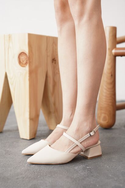 Kadın Tasarım Baret Arka Açık Kısa Topuklu Ayakkabı Emoi 