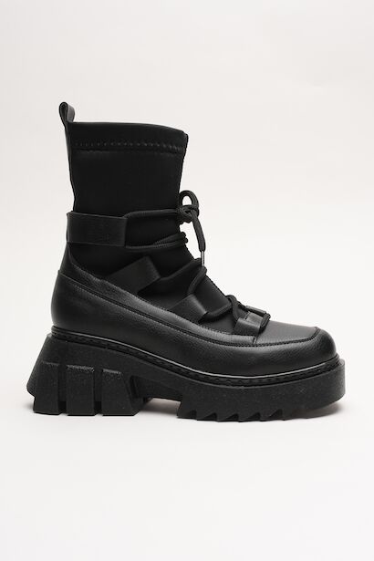 Kadın Bağcıklı Tasarım Taban Esnek Bot Karel  Siyah