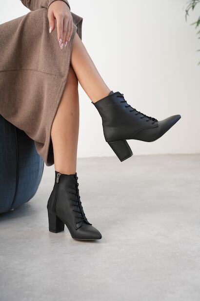 Kadın Bağcıklı Fermuarlı Sivri Burun Kalın Topuklu Bot Vorena  Siyah Cilt 6