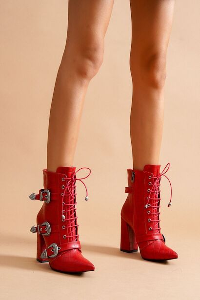 Kadın Üç Tokalı Sivri Burun Bağcıklı Bot Mostari  Kırmızı Cilt